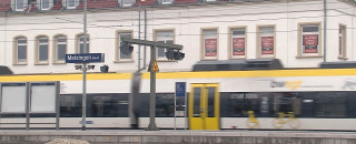 Zug am Bahnhof Metzingen