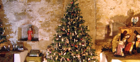 Weihnachtsschmuck von 1840 bis 1970 gibt es im Keller des Klosterhofs in Metzingen zu sehen.