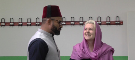Silke Kurz besucht Ahmadiyya-Gemeinde