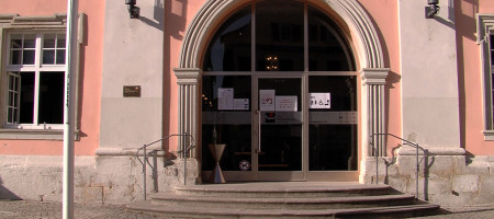 Quelle: RTF.1 Rathauseingang Rottenburg
