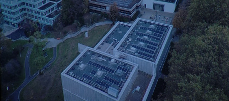 Photovoltaik Anlage auf Tonne-Dach