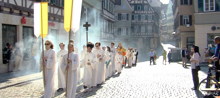 Quelle: RTF.1 Einzug zum interkulturellen Gottesdienst