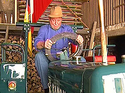 Peter Wagner auf seinem "Hanomag"