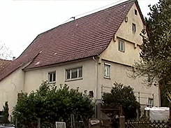 Schiefes Haus