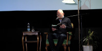 Winfried Hermann liest auf der B&uuml;hne