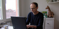 Jochen Weeber an seinem Laptop