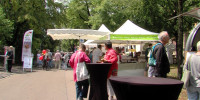 St&auml;nde und Besucher beim Neigschmeckt