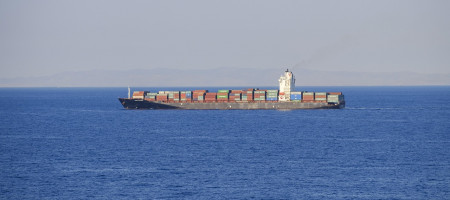 Frachtschiff auf dem Meer