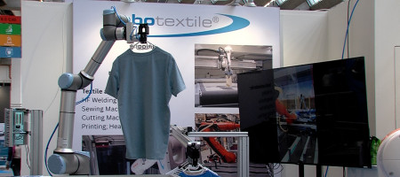 Am Stand von robotextile