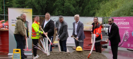 Spatenstich zum Glasfaserausbau
