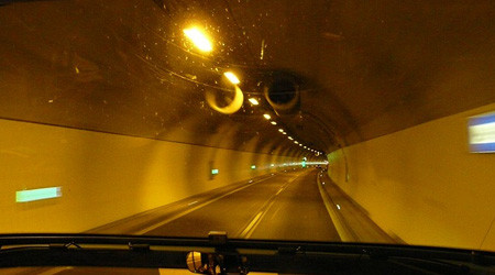 Stra&szlig;entunnel